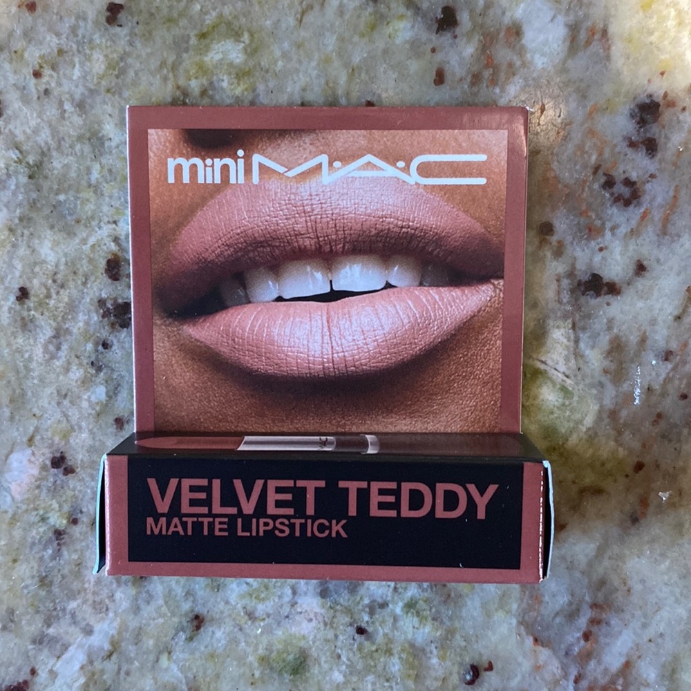 BRAND NEW Mac Mini Lipstick in Velvet Teddy